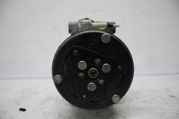 COMPRESSEUR DE CLIMATISATION RENAULT - Vue 1